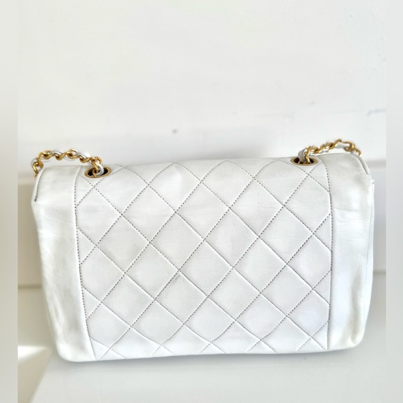CHANEL Vintage 1-Series 1990s White Lambskin Quilted Flap Bag Gold CC Lock GHW!! - Picture 3 of 17